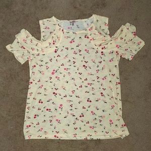 Juicy Couture XL Cold Shoulder Flutter Sleeve Cherry 🍒 Shirt